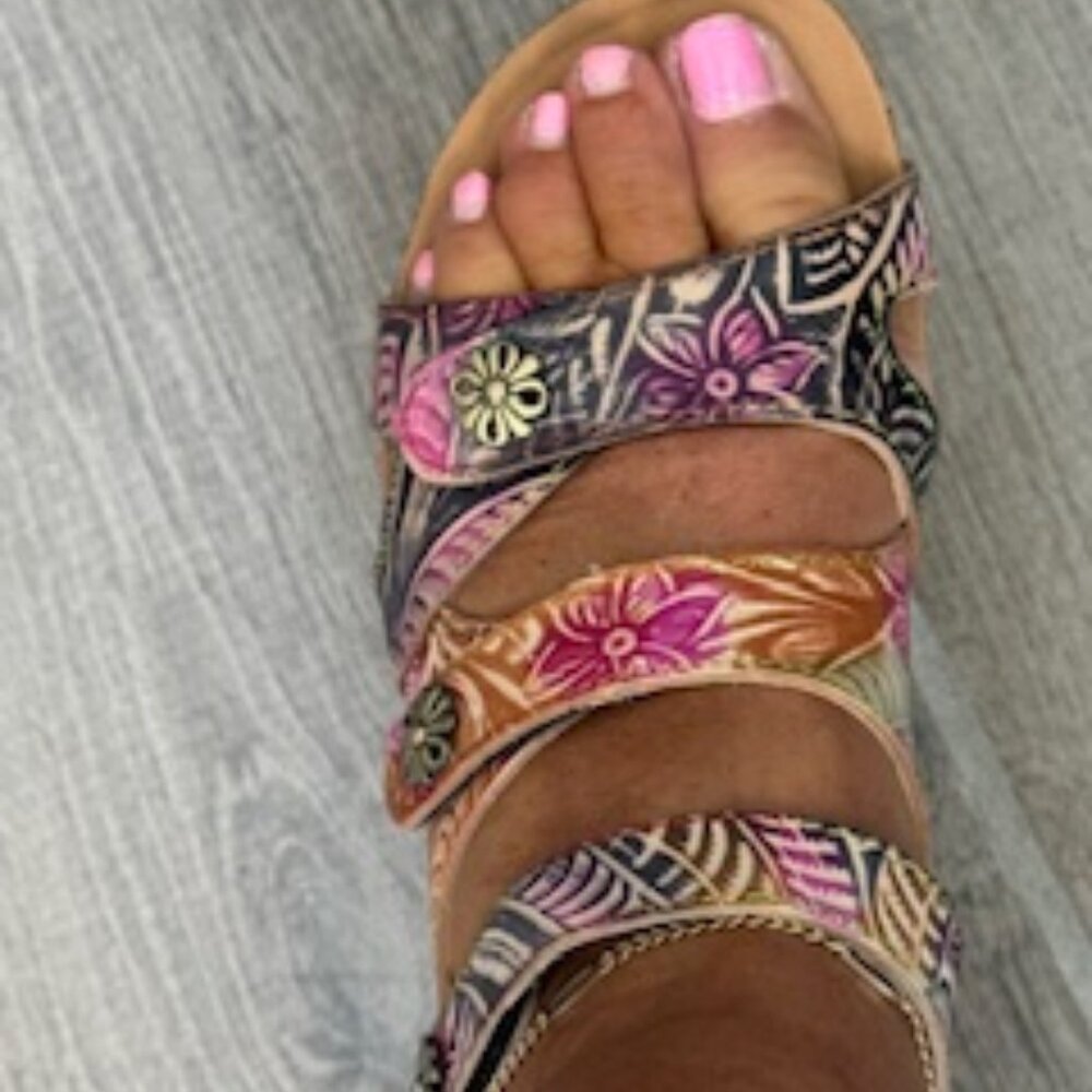 L’Artiste Bonvoyage genuine leather & cork wedge sandal.